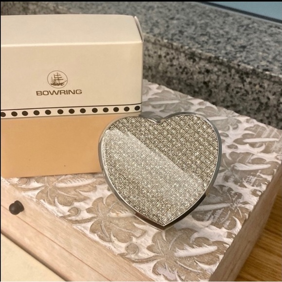 🎉 HOST PICK 🎉 Bowring, Small Heart Shaped Jewelry Box, BNIB - Picture 2 of 6